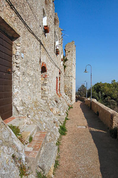 Capalbio prima cerchia muraria