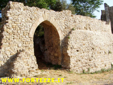 Il Borgo fortificato di Montecolognola