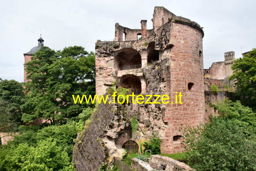 Krautturm (pulverturm) - Torre delle Erbe (o delle polveri)