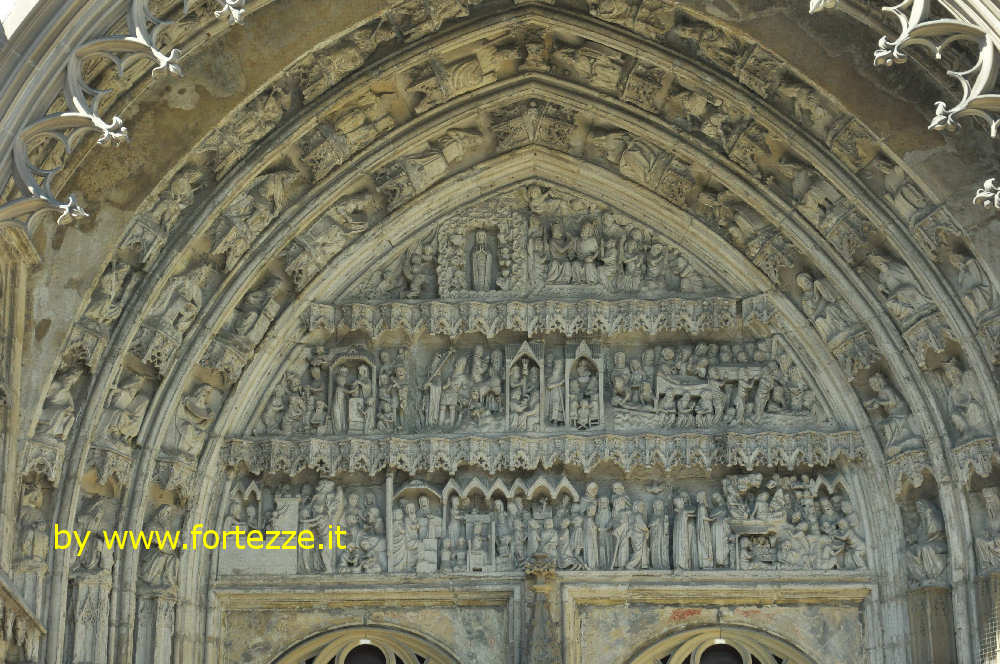 la porta sud del Duomo di Augsburg