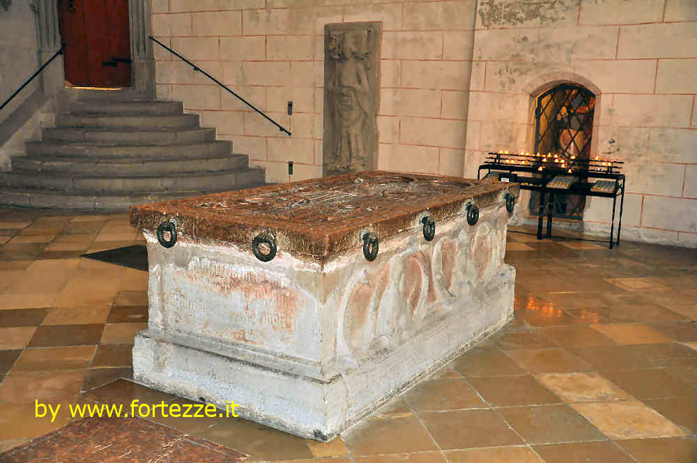 la tomba del vescovo Wolfhart Rot del 1302