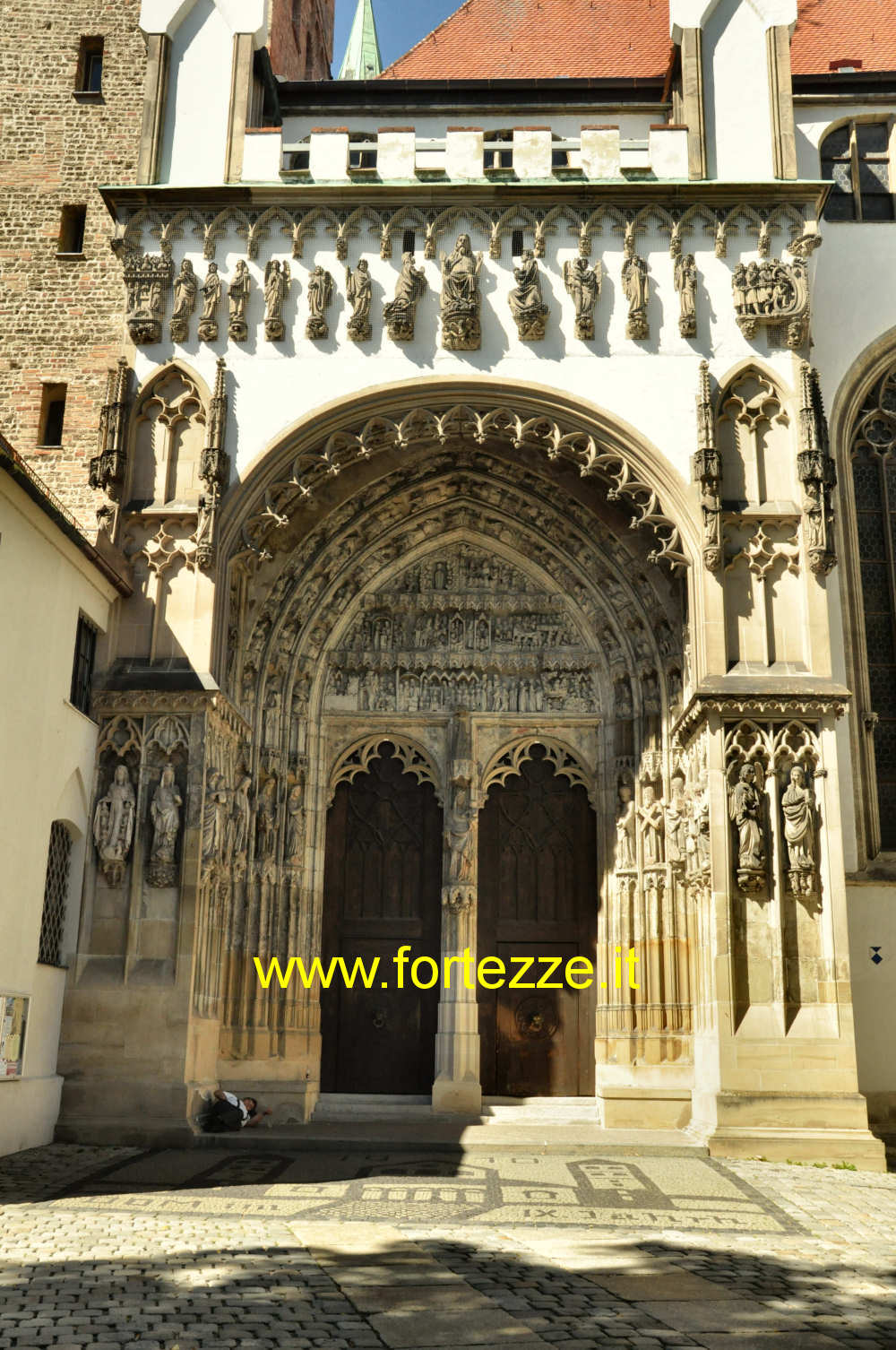 la porta sud del Duomo di Augsburg