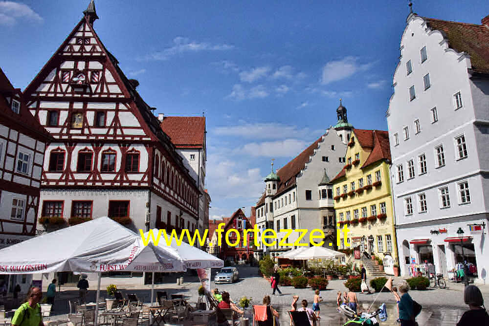 la piazza del mercato di Nördlingen nel Ries