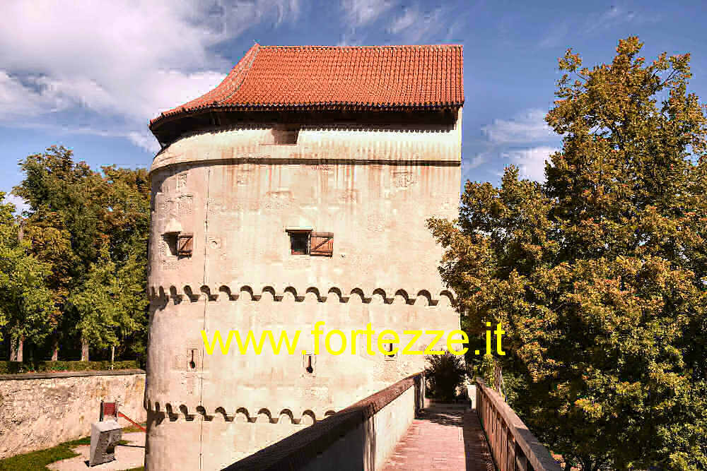 Lowen Oder Pulverturm