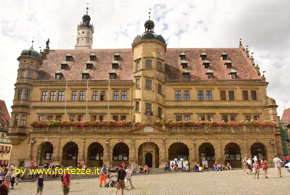 Rathaus di Rothenburg in una foto del 2012