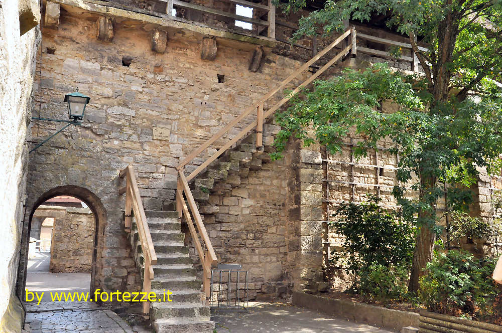 salita alle mura presso la Torre Rodentor