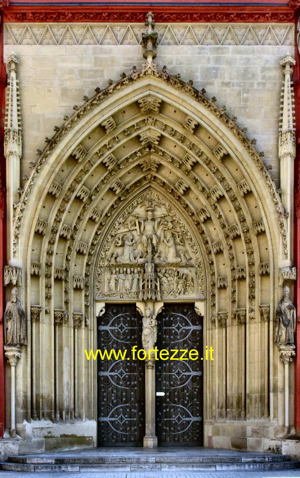 il portale ovest Goldene Pforte con la Schöne Madonna del 1441
